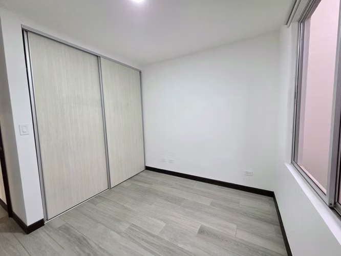 Santa Ana - Una Planta - Amplio Jardín - Oficina - Imagen 2