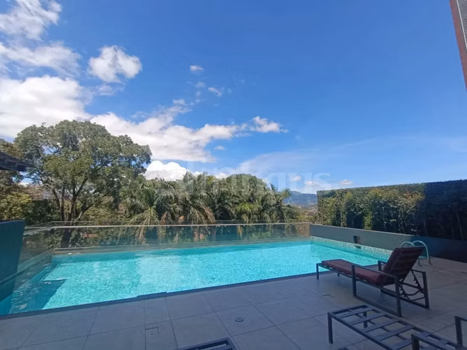 Venta de apartamento equipado en Cariari