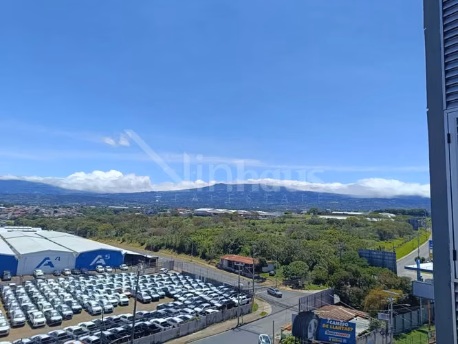 Venta de apartamento equipado en Cariari