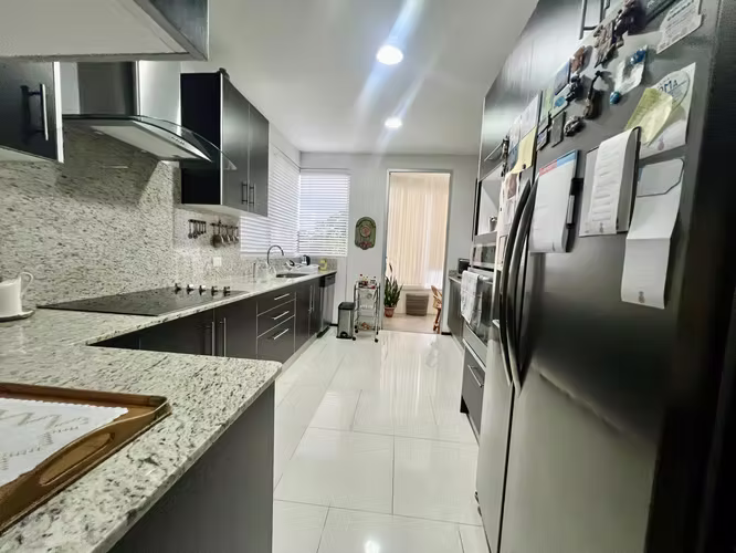 ALQUILER Y VENTA  Elegancia, Amplitud y Diseño: 200 m² Habitables en Santa Ana - Imagen 17