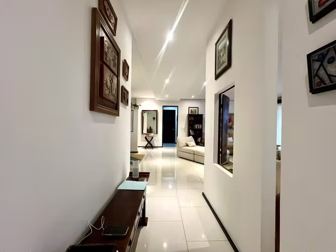 ALQUILER Y VENTA  Elegancia, Amplitud y Diseño: 200 m² Habitables en Santa Ana - Imagen 13