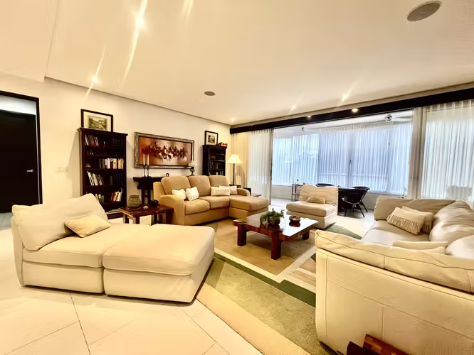 ALQUILER Y VENTA  Elegancia, Amplitud y Diseño: 200 m² Habitables en Santa Ana - Imagen 9
