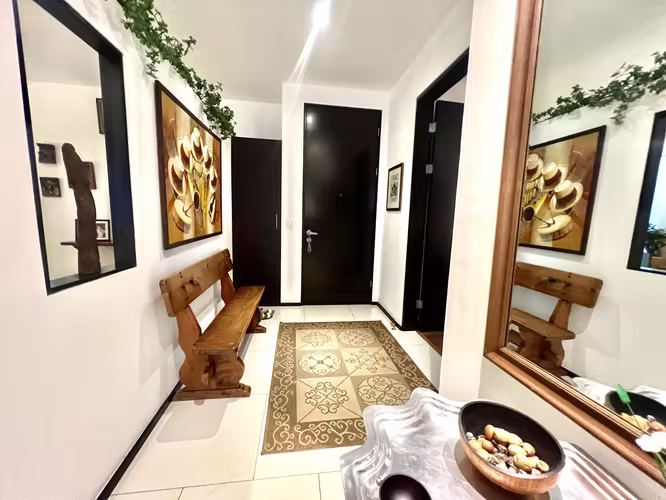 ALQUILER Y VENTA  Elegancia, Amplitud y Diseño: 200 m² Habitables en Santa Ana - Imagen 2