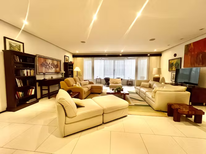 ALQUILER Y VENTA  Elegancia, Amplitud y Diseño: 200 m² Habitables en Santa Ana - Imagen 8