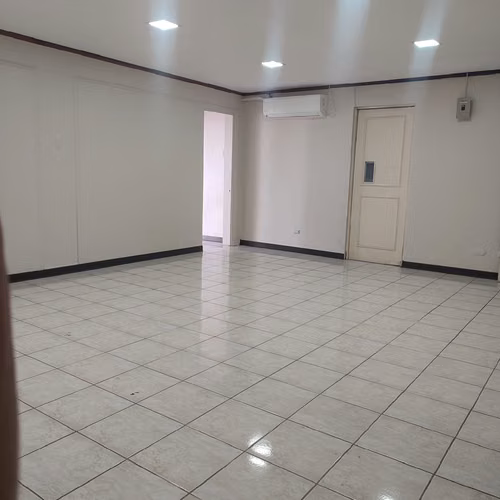 Alquiler amplia casa para oficinas en Barrio Dent / Excelente ubicación