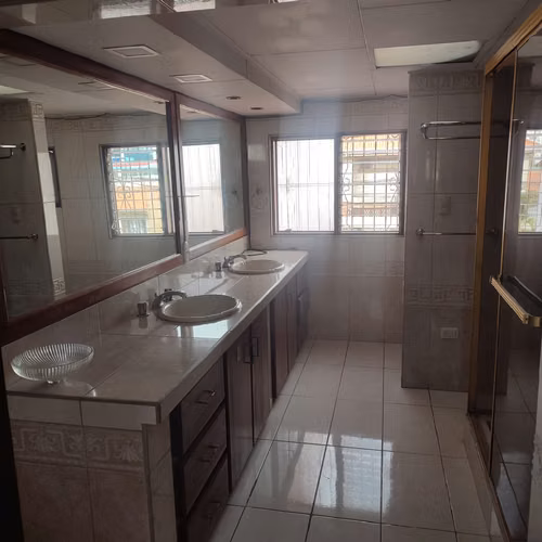 Alquiler amplia casa para oficinas en Barrio Dent / Excelente ubicación