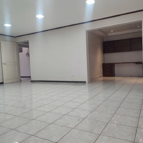 Alquiler amplia casa para oficinas en Barrio Dent / Excelente ubicación
