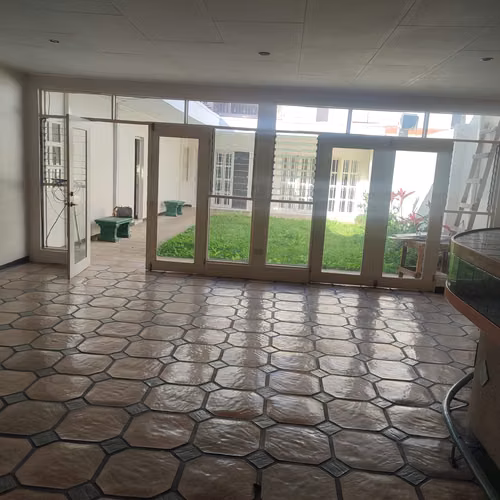 Venta de propiedad Independiente de Uso Mixto – Ideal para Inversión u Oficinas - Imagen 2
