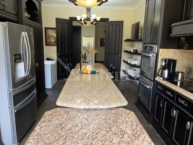 Lujosa Casa de una planta estilo Hacienda en condominio -38832 - Imagen 12