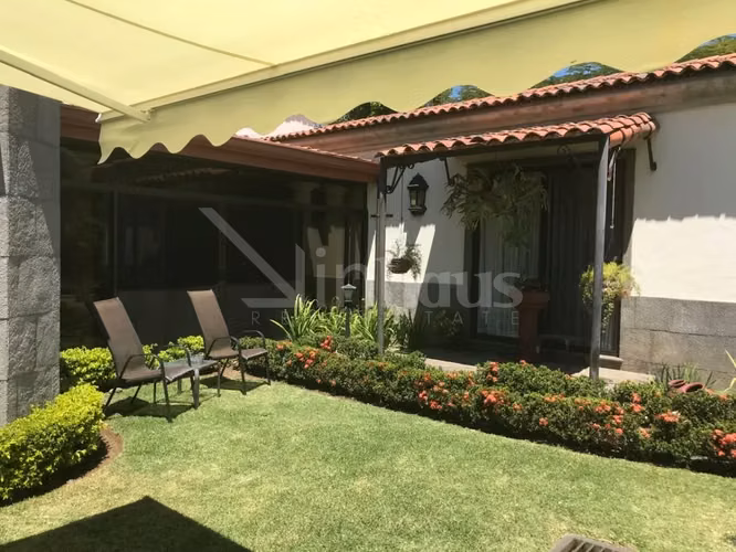 Lujosa Casa de una planta estilo Hacienda en condominio -38832 - Imagen 2