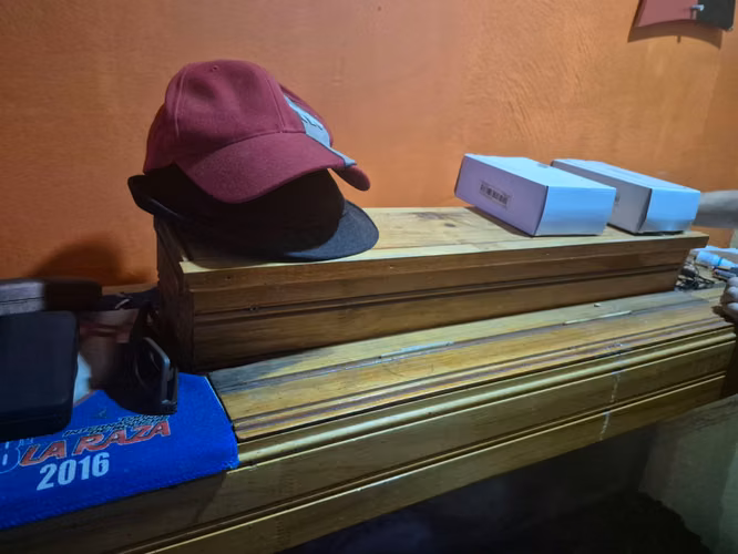 Pecera de vidrio 85 galones (323L) con mueble de acero — usada, buen estado
