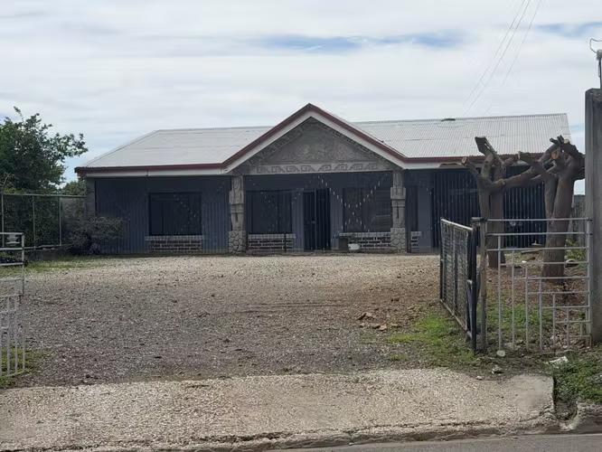 Oportunidad comercial en Santa Cruz: 680 m², detrás del Campo Ferial