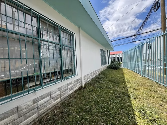 Casa en Venta | Moravia, Urbanización La Ladrillera | Una Planta | Esquinera | Amplio Jardín - Imagen 12