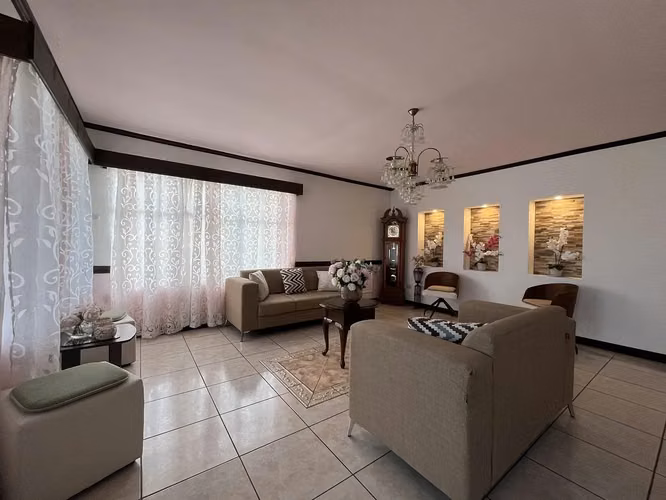 Casa en Venta | Moravia, Urbanización La Ladrillera | Una Planta | Esquinera | Amplio Jardín - Imagen 2