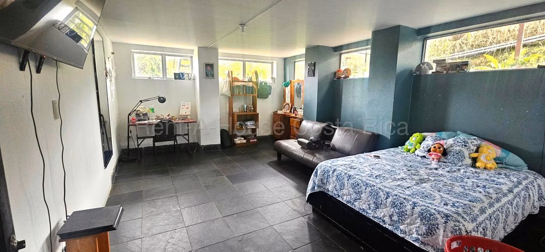 Casa en Venta en San Isidro de Heredia – 350 m² Construcción y 1.775 m² de Terreno