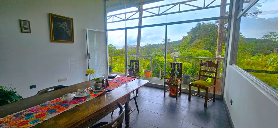 Casa en Venta en San Isidro de Heredia – 350 m² Construcción y 1.775 m² de Terreno