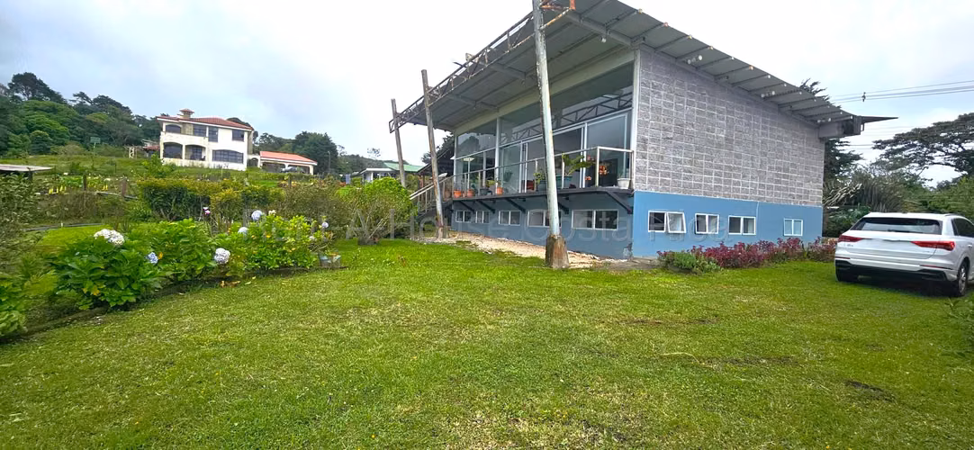 Casa en Venta en San Isidro de Heredia – 350 m² Construcción y 1.775 m² de Terreno