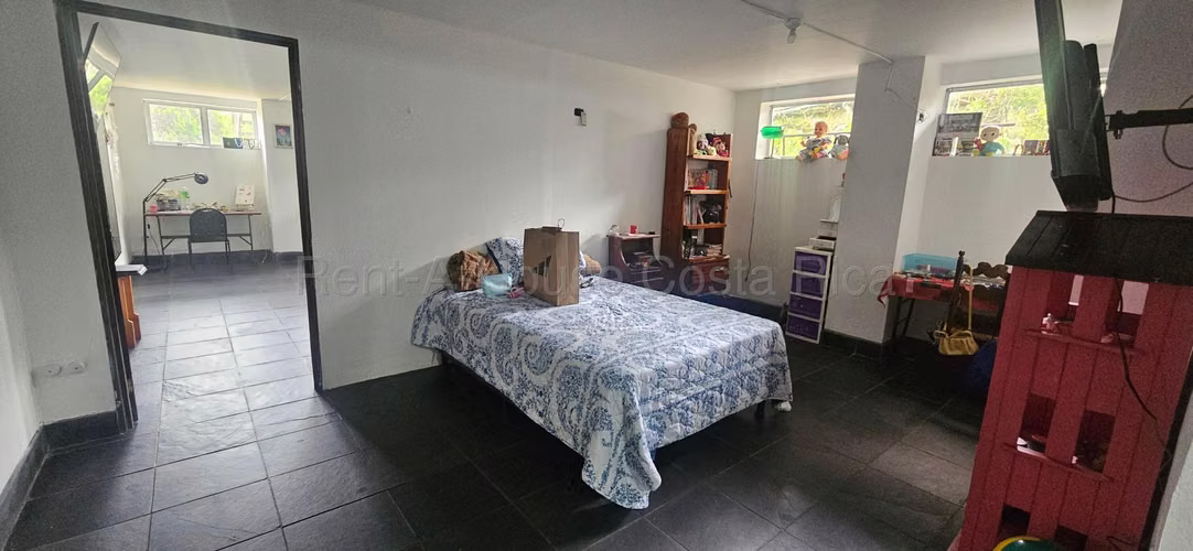 Casa en Venta en San Isidro de Heredia – 350 m² Construcción y 1.775 m² de Terreno