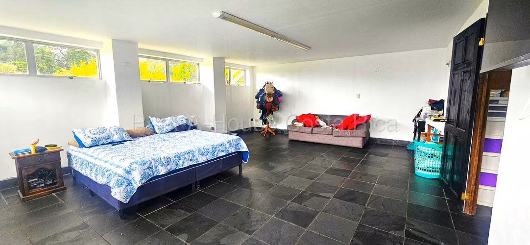 Casa en Venta en San Isidro de Heredia – 350 m² Construcción y 1.775 m² de Terreno