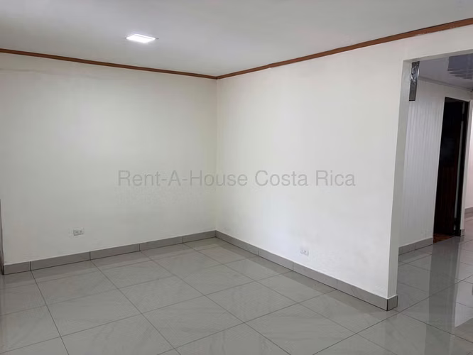 Casa con Apartamento en Venta en Cubujuquí, Heredia – Ubicación Estratégica para Vivienda o Comercio