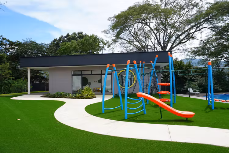 Casa en alquiler en Lindora | Amplio jardín y amenidades | $2,500 - Imagen 20