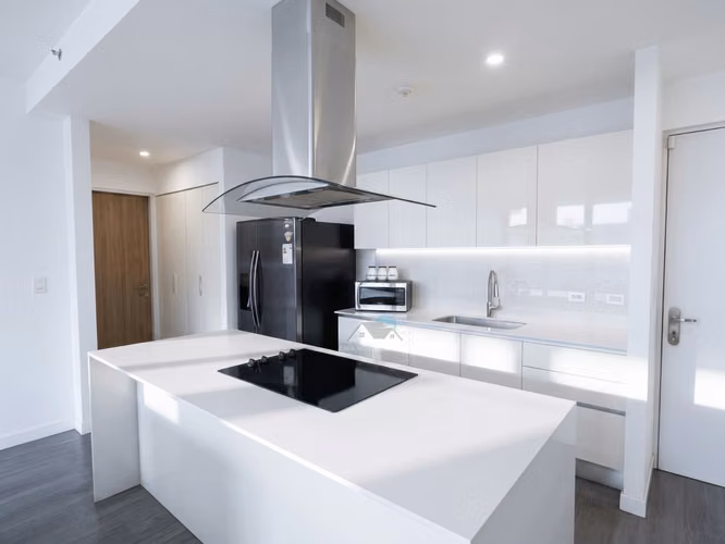 INVERSIÓN CON RENTA ACTIVA EN ESCAZÚ VILLAGE | AMUEBLADO, 2 HAB. Y 2 PARQUEOS