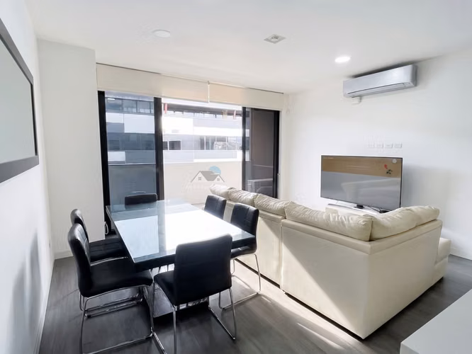 INVERSIÓN CON RENTA ACTIVA EN ESCAZÚ VILLAGE | AMUEBLADO, 2 HAB. Y 2 PARQUEOS - Imagen 2