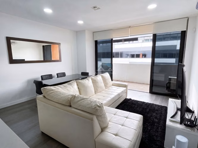 INVERSIÓN CON RENTA ACTIVA EN ESCAZÚ VILLAGE | AMUEBLADO, 2 HAB. Y 2 PARQUEOS - Imagen 3