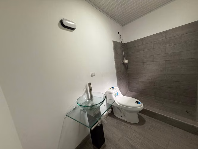 Propiedad de Uso Mixto con 2 Casas y Consultorios en Guadalupe