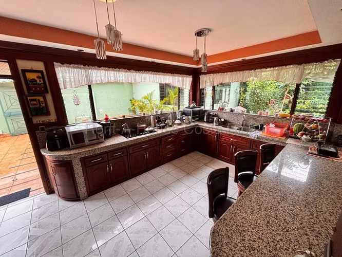 Venta de PROPIEDAD en San Isidro de Heredia. 27-200