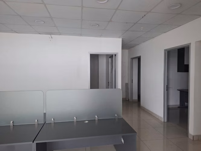 Alquiler de oficina 110m2 con acabados en Sabana Norte.