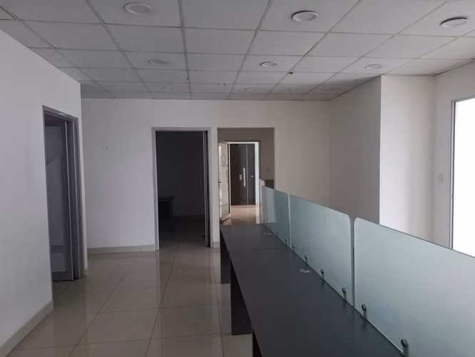 Alquiler de oficina 110m2 con acabados en Sabana Norte.