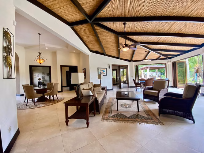 Residencia de Lujo Frente al Campo de Golf