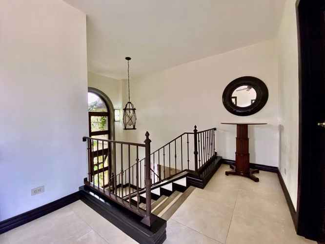 Residencia de Lujo Frente al Campo de Golf
