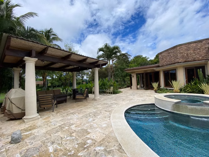Residencia de Lujo Frente al Campo de Golf