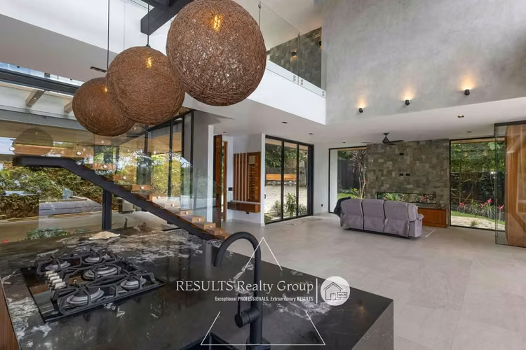 NEW! Oceanview Dream Home on 3 acres!