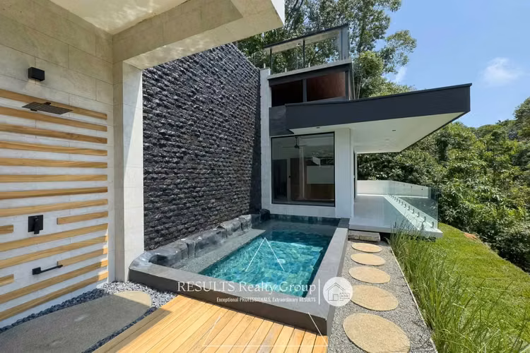 NEW! Oceanview Dream Home on 3 acres!