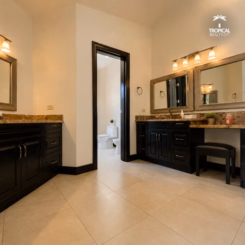 Casa de Lujo Frente al Campo de Golf en Hacienda Los Reyes | Piscina Privada | US$950,000