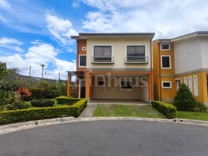 Id 43166 Se vende casa en condominio La Floresta,