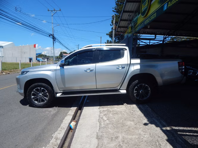 MITSUBISHI L200 SPORTERO 4X4 AUTOMATICO TDI 2023