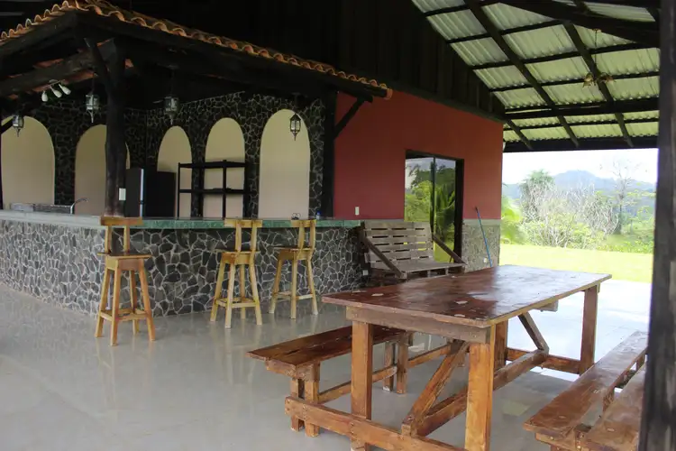 VENTA DE FINCA EN TURRUBARES.