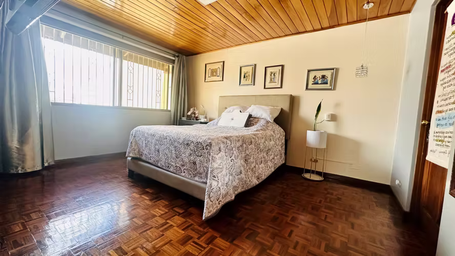 Amplia Casa en Venta en Heredia - Residencial María Auxiliadora - Imagen 18