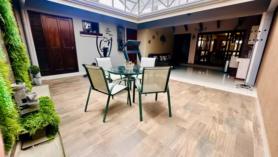Amplia Casa en Venta en Heredia - Residencial María Auxiliadora - Imagen 14