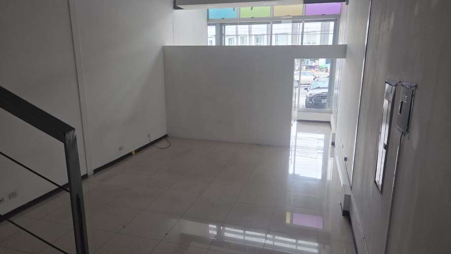 Alquiler Local Comercial en C.Comercial sobre carretera principal - Imagen 3