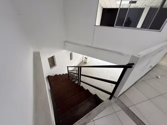 SE ALQUILA LOCAL COMERCIAL DE 260 m2 EN LINDORA FRENTE A CALLE DE ALTO TRANSITO