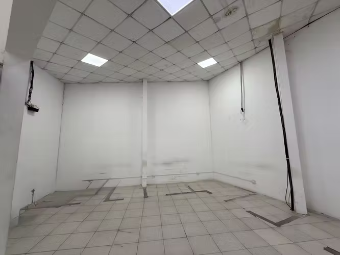 SE ALQUILA LOCAL COMERCIAL DE 260 m2 EN LINDORA FRENTE A CALLE DE ALTO TRANSITO