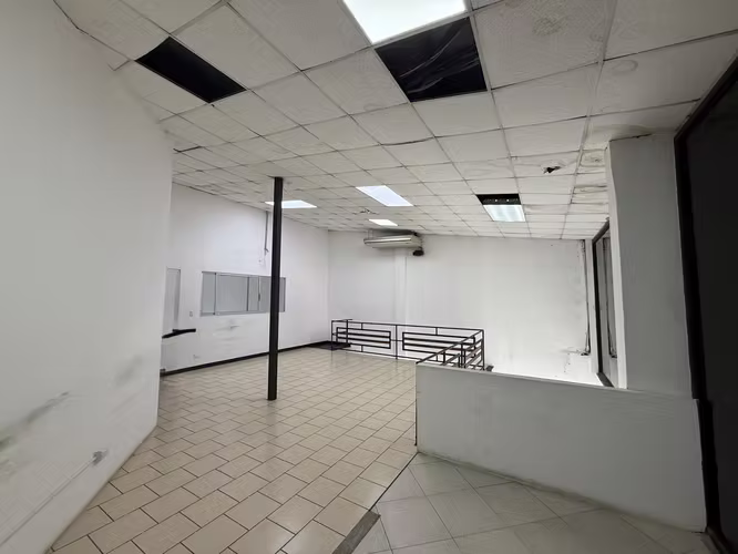 SE ALQUILA LOCAL COMERCIAL DE 260 m2 EN LINDORA FRENTE A CALLE DE ALTO TRANSITO