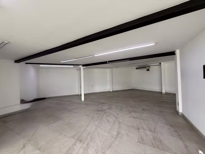 SE ALQUILA LOCAL COMERCIAL DE 260 m2 EN LINDORA FRENTE A CALLE DE ALTO TRANSITO