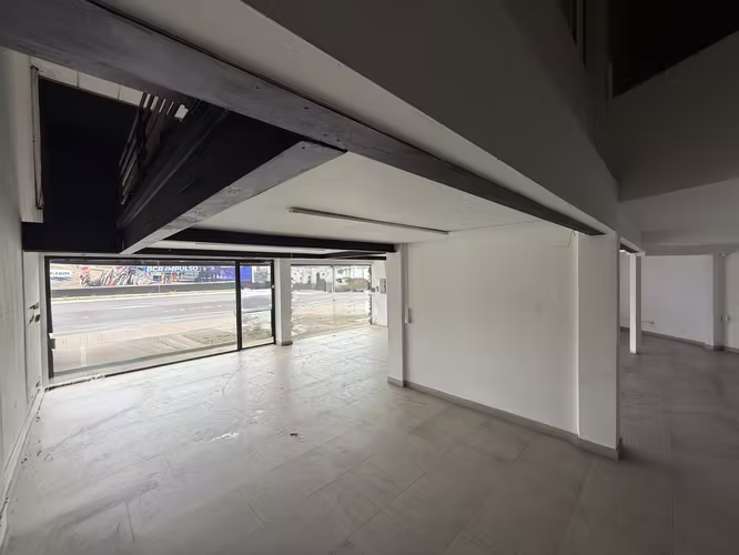 SE ALQUILA LOCAL COMERCIAL DE 260 m2 EN LINDORA FRENTE A CALLE DE ALTO TRANSITO