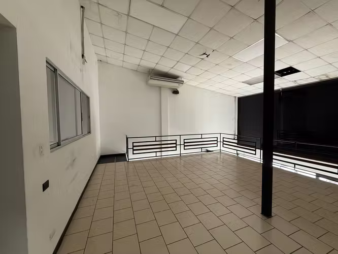 SE ALQUILA LOCAL COMERCIAL DE 260 m2 EN LINDORA FRENTE A CALLE DE ALTO TRANSITO